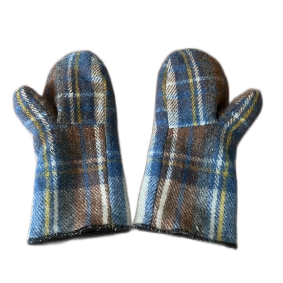 Cozy and warm sweater mittens - Picture 2 of 3